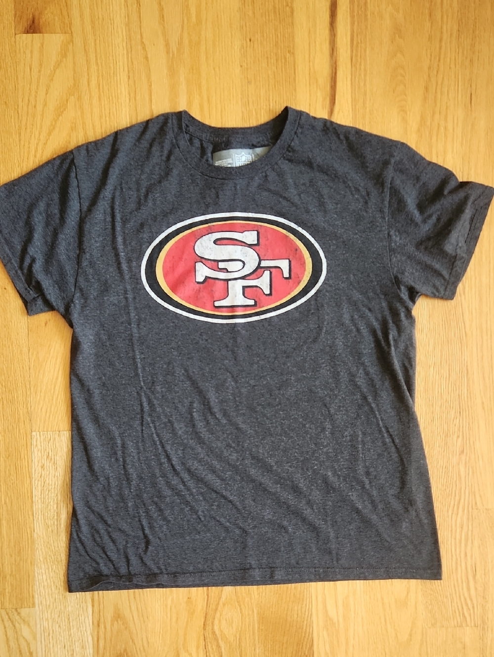 NFL San Francisco 49ers Dark Gray Short Sleeve Tee with Red Logo, Sz L